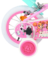 Kinderfahrrad mit pinken Reifen und niedlichem Motiv auf dem Rahmen
