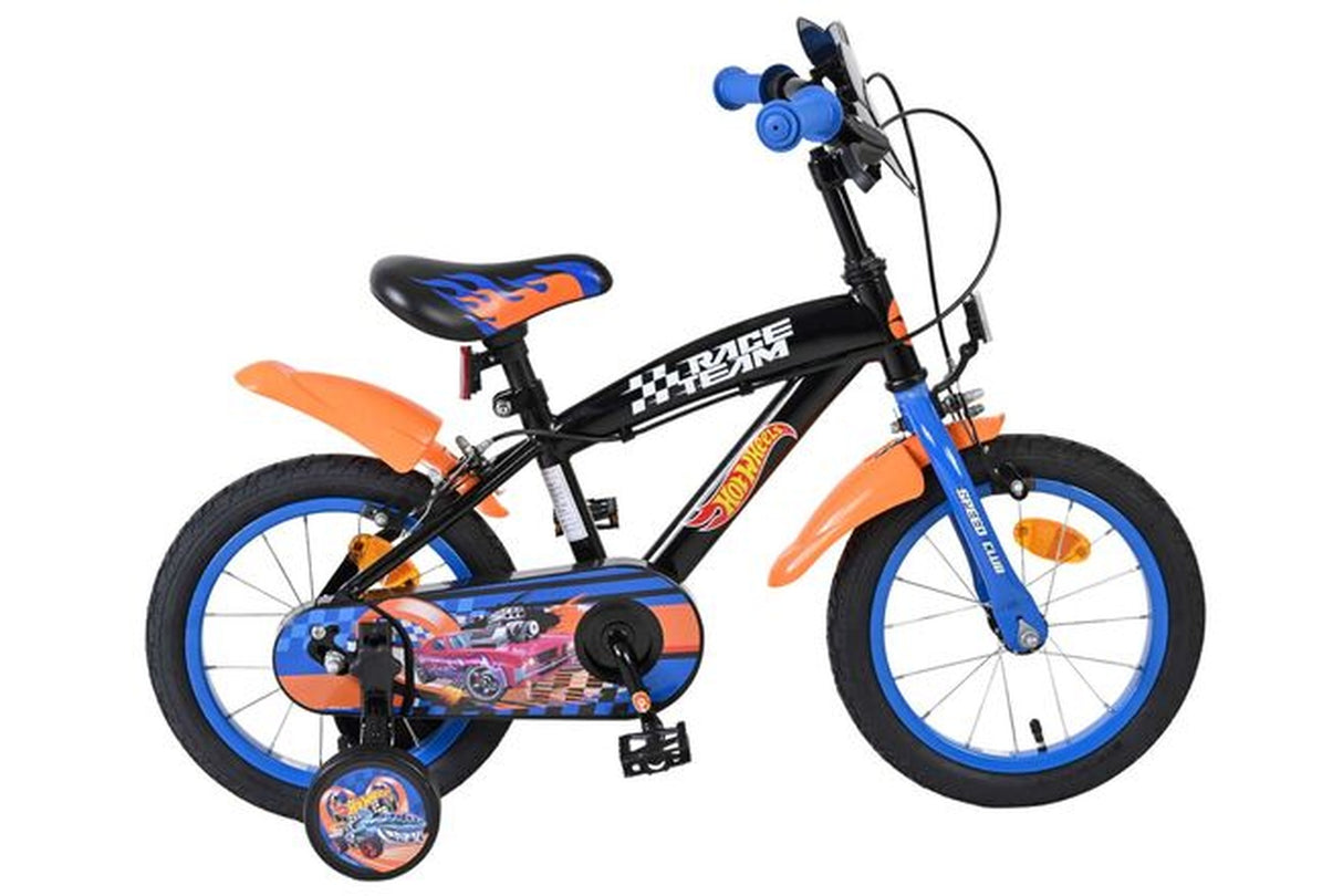 Kinderfahrrad in Schwarz und Orange mit Rennmotiven und Stützrädern