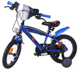 Blaues Kinderfahrrad mit Superman-Motiv und Stützrädern