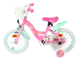 Rosa Kinderfahrrad mit weißen Reifen und Korb vorne