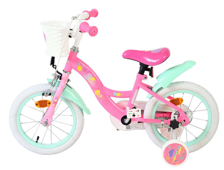 Rosa Kinderfahrrad mit weißen Reifen und Korb vorne