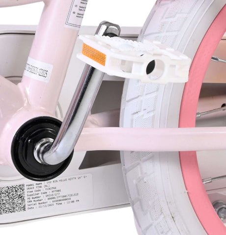 Pedale eines rosa Fahrrads mit weißem Reifen und verchromtem Pedalarm