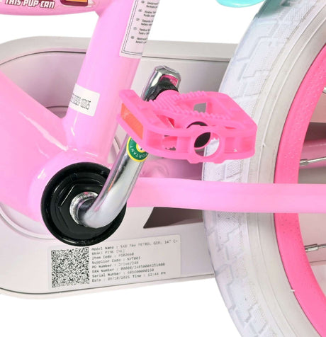 Pinkes Kinderfahrrad mit Pedal und weißem Reifen im Hintergrund