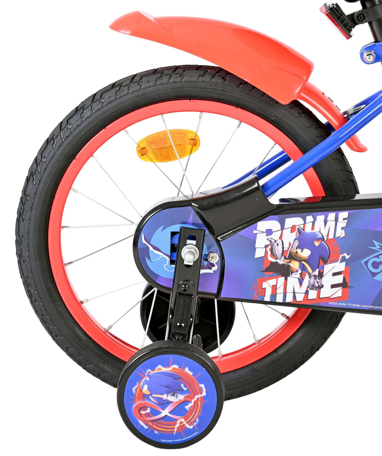 Buntes Kinderfahrrad mit rotem Hinterrad und Sonic-Motiv auf dem Rahmen