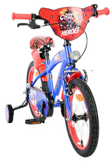 Kinderfahrrad in Blau und Rot mit Comic-Design und Stützrädern