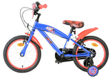 Blaues Kinderfahrrad mit roten Akzenten und Stützrädern