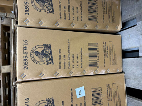 Kartonverpackungen mit Informationen zu 16 Zoll Fahrradreifen