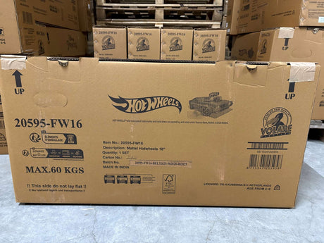 Kartonverpackung für Spielzeugautos, braun, mit Produktinformationen und Warnhinweisen