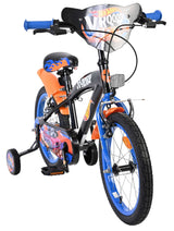 Kinderfahrrad mit orange-blauem Design und Stützrädern