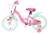 Rosa Kinderfahrrad mit Korb, weißen Reifen und bunten Details
