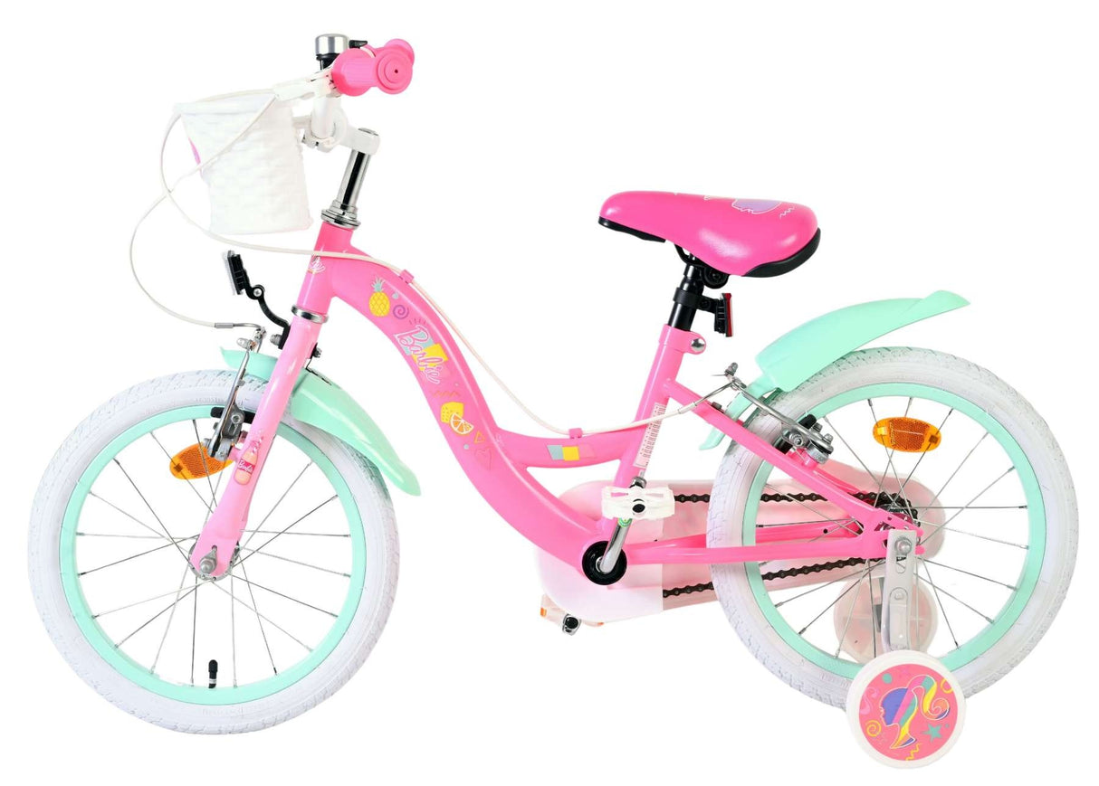 Rosa Kinderfahrrad mit mintgrünen Akzenten und Korb vorne
