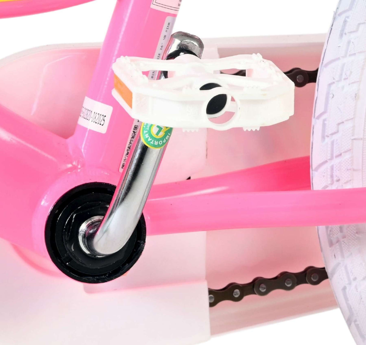 Pinkes Fahrradpedal mit silberner Achse und weißem Pedalaufsatz