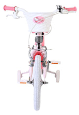 Rosa Kinderfahrrad mit Korb und weißen Reifen von vorne gesehen
