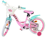 Rosa Kinderfahrrad mit Korb, weißen Reifen und bunten Details