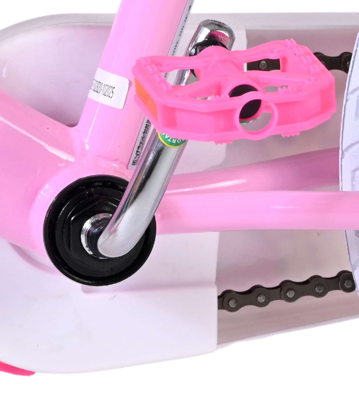 Pinkes Fahrradpedal an einem Fahrradrahmen mit Kette und Kurbel