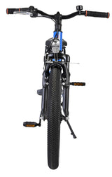 Schwarzes Fahrrad mit blauen Akzenten und grobstolligen Reifen von vorne gesehen