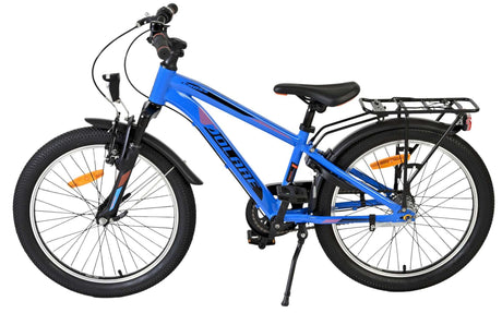Blaues Kinderfahrrad mit Gepäckträger und stabilen Reifen