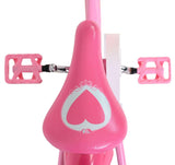 Rosa Kinderfahrradsattel mit Herzmotiv und pinken Pedalen