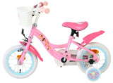 Rosa Kinderfahrrad mit weißem Korb und stabilen Stützrädern