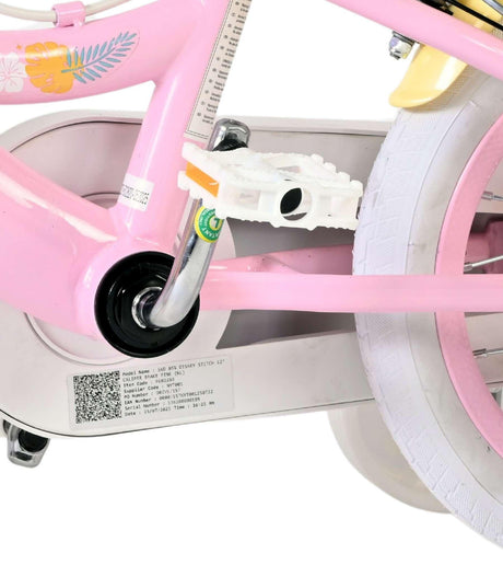 Rosa Kinderfahrrad mit weißem Reifen und Pedalansicht