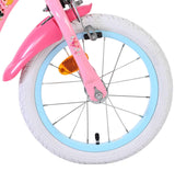 Vorderreifen eines pinken Fahrrads mit weißen und blauen Akzenten