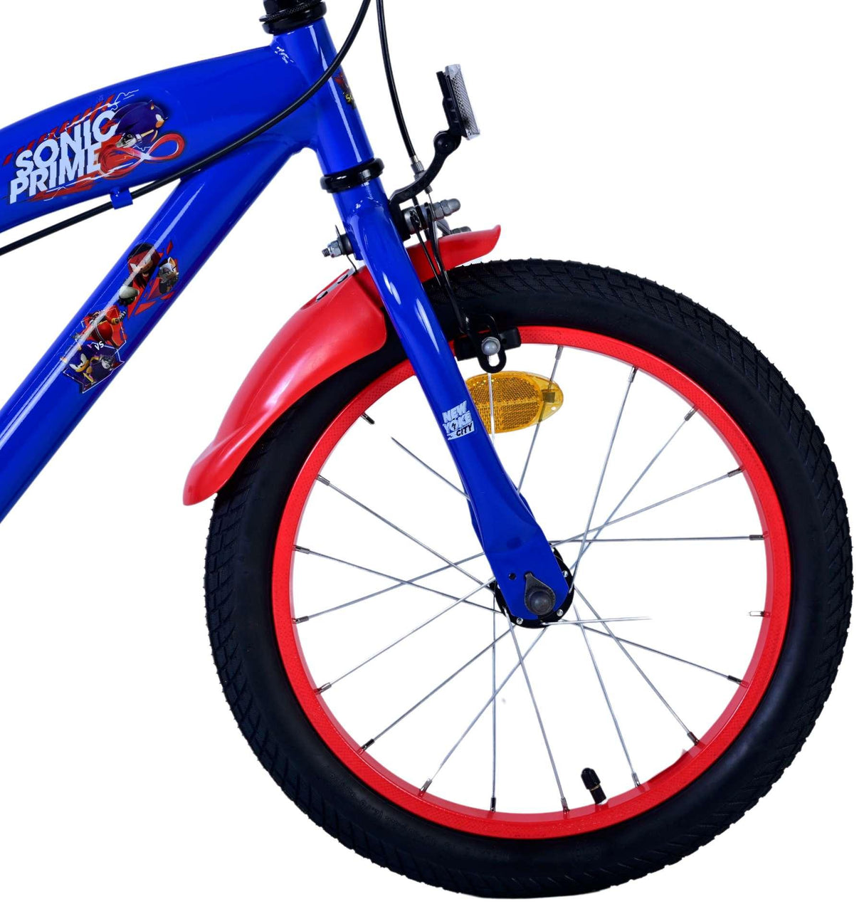 Blaues Kinderfahrrad mit rotem Schutzblech und Reifen