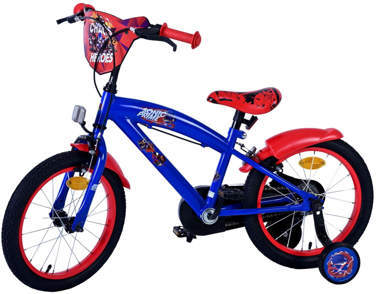 Blaues Kinderfahrrad mit roten Akzenten und Stützrädern