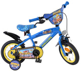 Blaues Kinderfahrrad mit gelben Reifen und Charaktermotiven