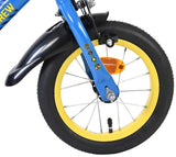 Vorderreifen eines blauen Fahrrads mit gelbem Reifenrand und Reflektor