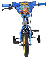 Blauer Kinderfahrrad mit Comic-Motiv und Stützrädern