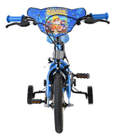 Blaues Kinderfahrrad mit stabilen Stützrädern und buntem Lenkerdesign
