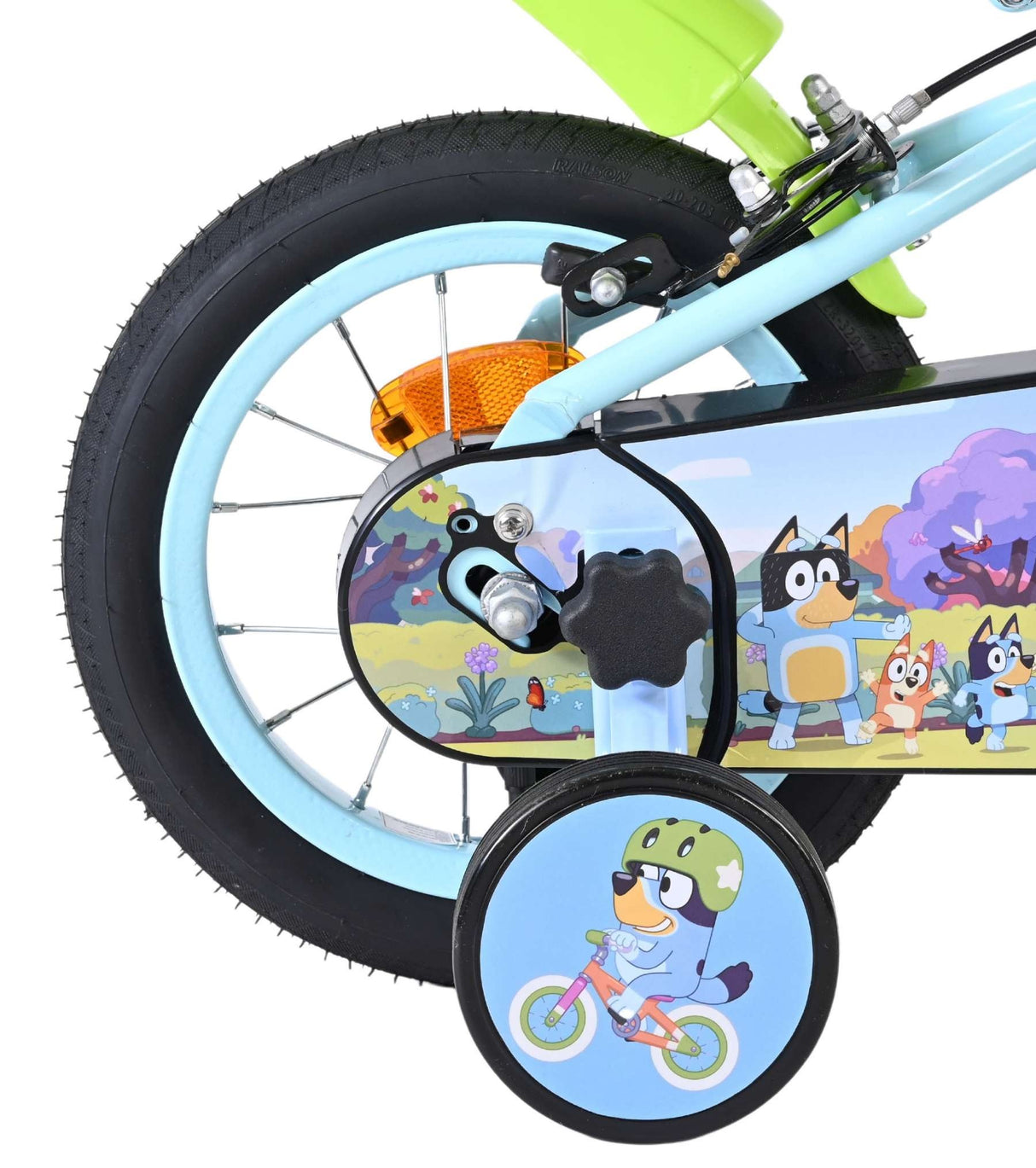 Buntes Kinderfahrrad mit stabilisierenden Rädern und kindgerechtem Design
