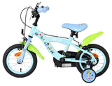 Kinderfahrrad in Blau mit bunten Aufklebern und Stützrädern