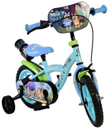 Kinderfahrrad in Blau mit stabilen Stützrädern und buntem Design