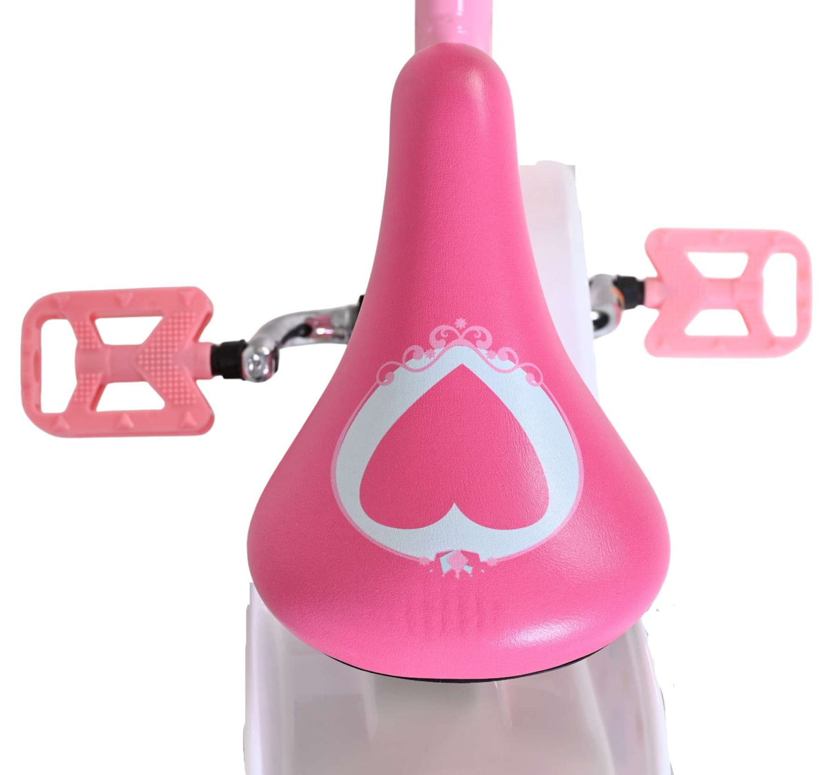 Rosa Fahrradsattel mit Herzmotiv und pinken Pedalen