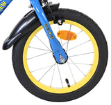 Blaues Fahrrad mit gelbem Reifen und reflektierendem Element am Vorderrad
