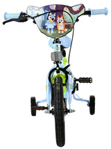 Kinderfahrrad mit blauem Rahmen und buntem Schutzschild vorne