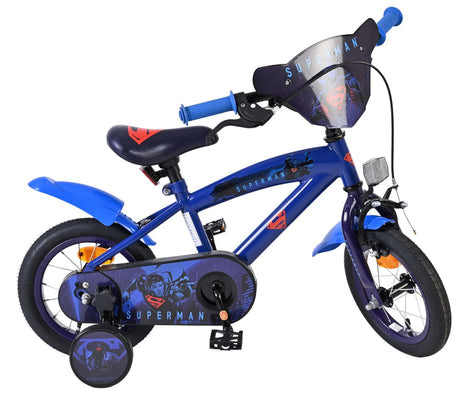 Blaues Kinderfahrrad mit Superman-Motiv und Stützrädern