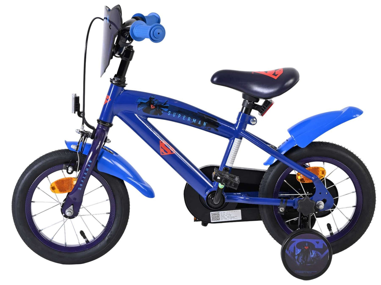 Blaues Kinderfahrrad mit Superman-Design und stabilen Reifen