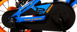 Blaues Kinderfahrrad mit orangefarbenen Reifen und robustem Kettenkasten