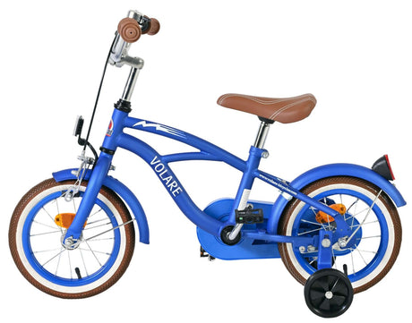 Blaues Kinderfahrrad mit braunem Sitz und Stützrädern