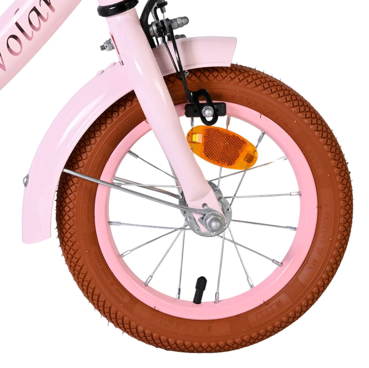 Vorderreifen eines Fahrrads mit braunem Reifen und pinker Felge