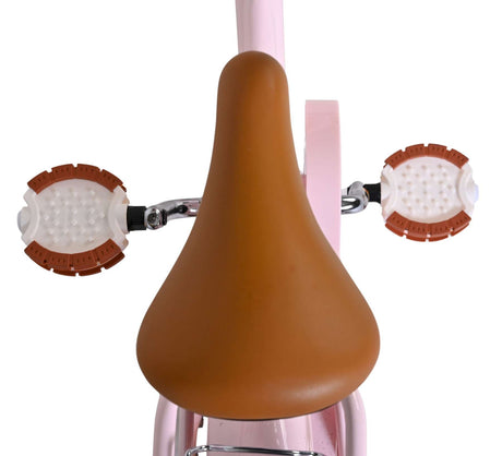 Rosa Kinderfahrrad mit braunem Sattel und weißen Griffen