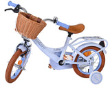 Kinderfahrrad in Blau mit Korb und braunen Details