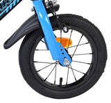 Vorderreifen eines Fahrrads mit blauer Gabel und reflektierendem Element
