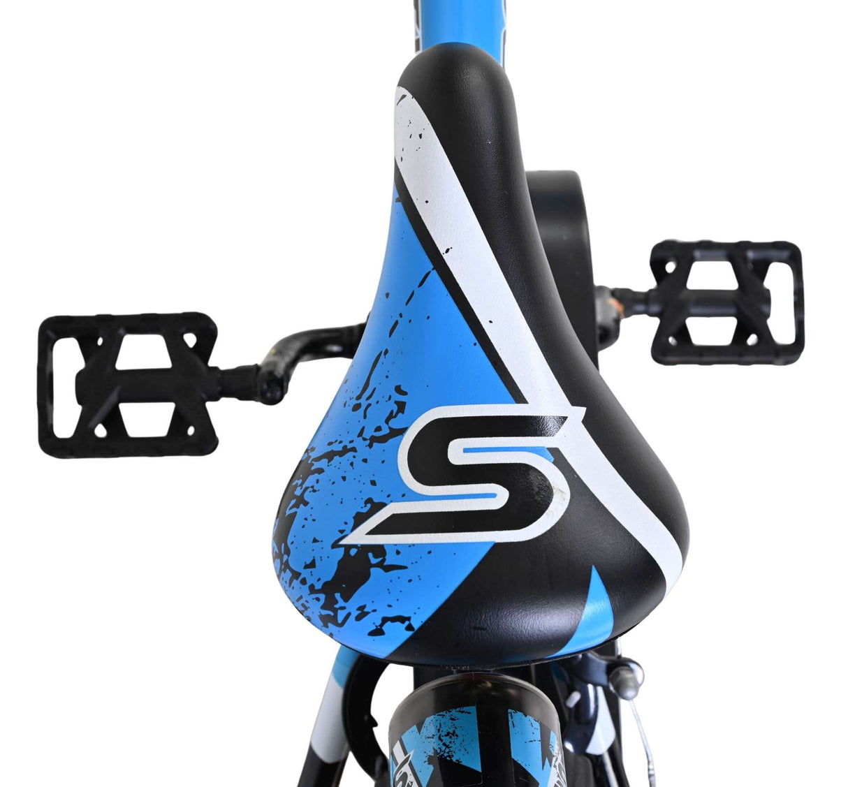 Schwarzer Fahrradsattel mit blauen Akzenten und grafischem Design