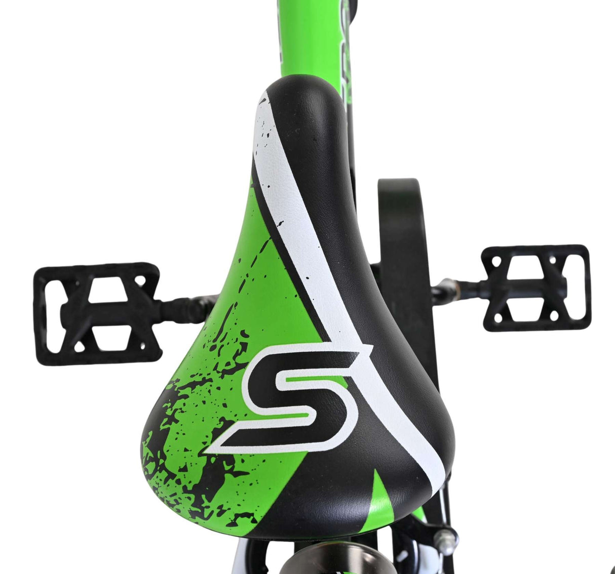 Schwarzer Fahrradsattel mit grünem Design und weißen Akzenten