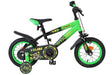 Kinderfahrrad in Schwarz und Grün mit Flammenmotiven und Stützrädern
