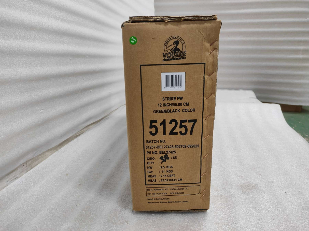 Braune Kartonverpackung mit grüner und schwarzer Farbe, Produktinformationen sichtbar