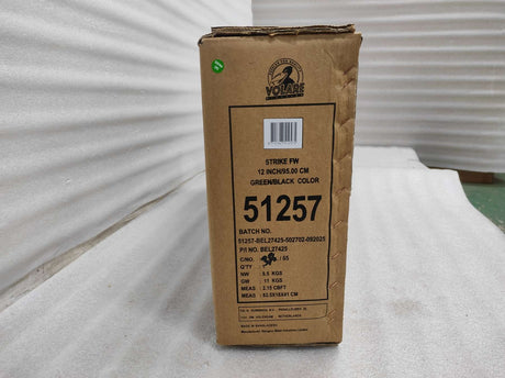 Braune Kartonverpackung mit grüner und schwarzer Farbe, Produktinformationen sichtbar